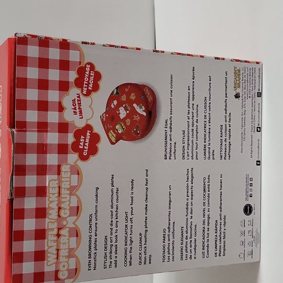 Hello Kitty Holiday Themed Mini Waffle Maker - Picture 3 of 4